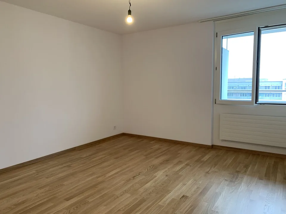 schöne 2 1/2 Zimmerwohnung mit Lift – Foto 12 von 13