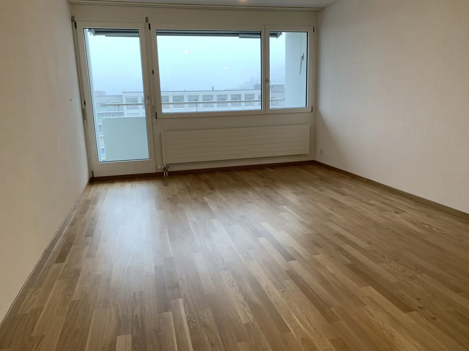 schöne 2 1/2 Zimmerwohnung mit Lift – Foto 9 von 13