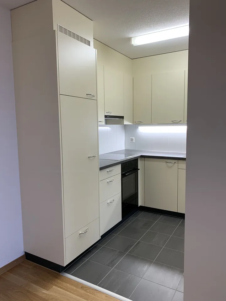 schöne 2 1/2 Zimmerwohnung mit Lift – Foto 7 von 13