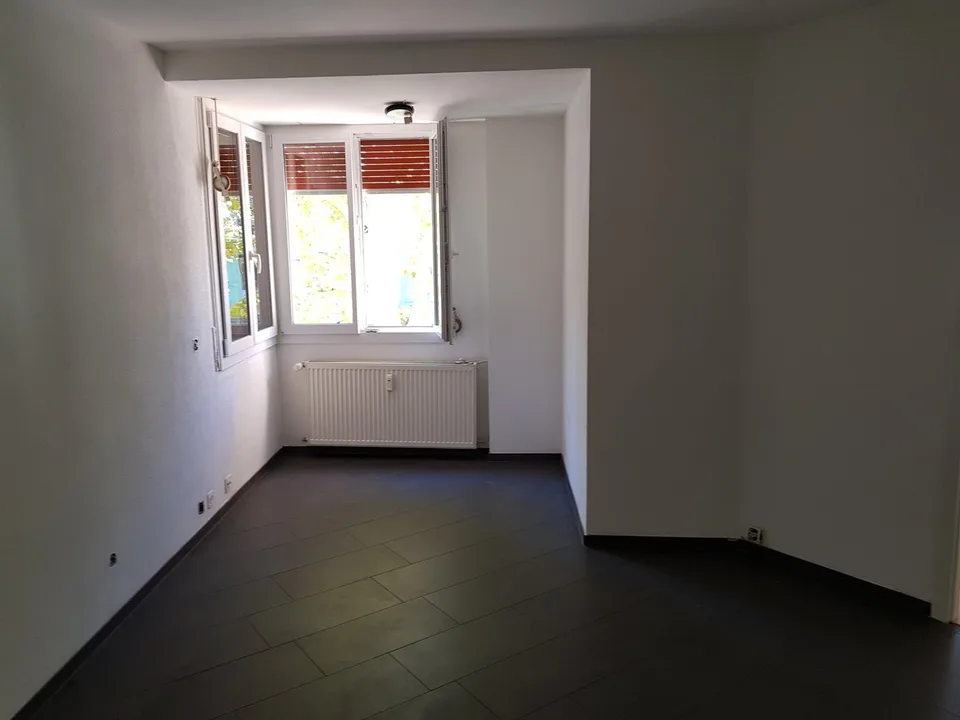 4-Bedroom Apartment on Spalenring in Basel – photo 4 of 11