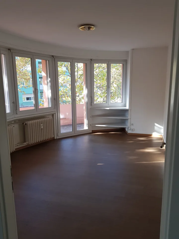 4-Bedroom Apartment on Spalenring in Basel – photo 2 of 11
