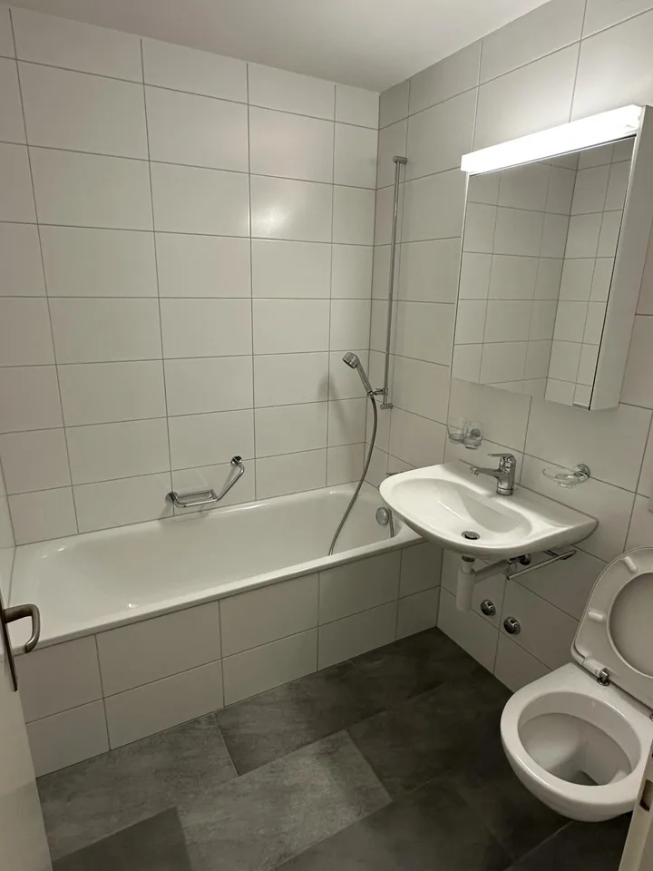 2.5-Zimmerwohnung mit unverbaubarer Aussicht – Foto 7 von 10