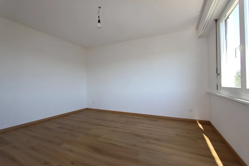 Sanierte helle 3.5-Zimmer-Wohnung mit Balkon und Seesicht – Foto 12 von 14