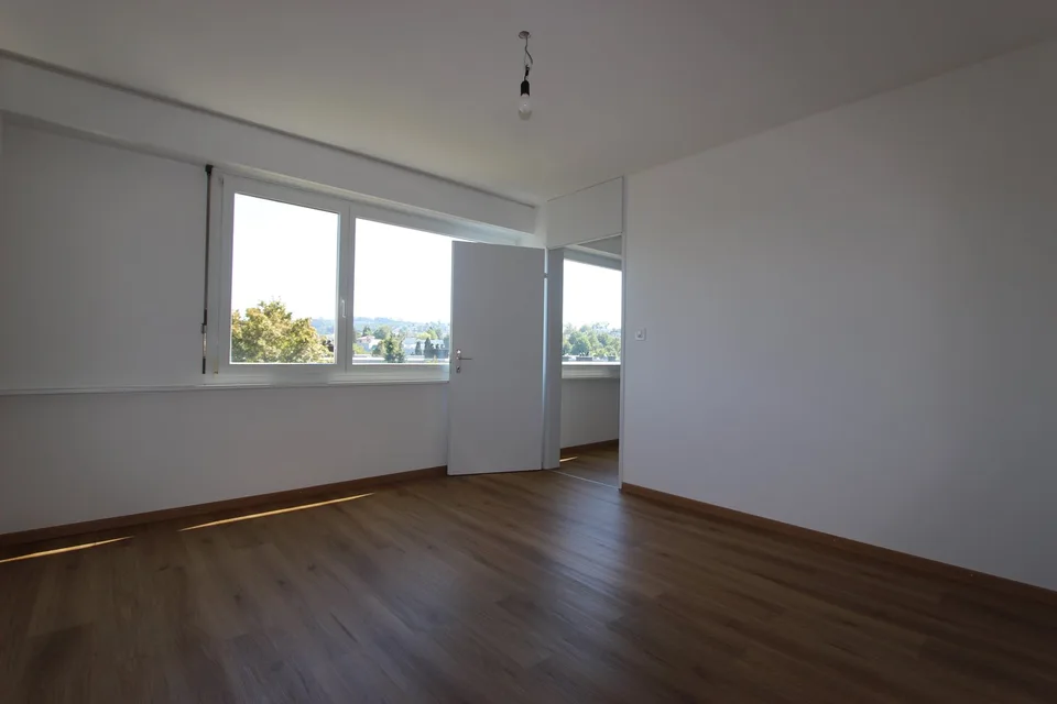 Sanierte helle 3.5-Zimmer-Wohnung mit Balkon und Seesicht – Foto 13 von 14