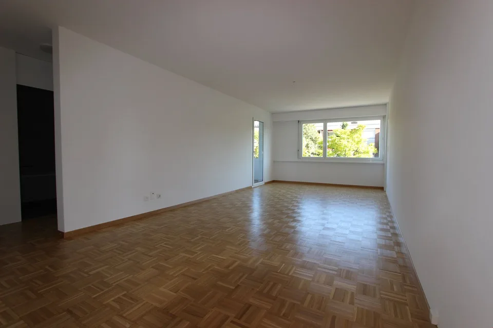 Sanierte helle 3.5-Zimmer-Wohnung mit Balkon und Seesicht – Foto 9 von 14