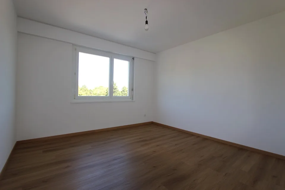 Sanierte helle 3.5-Zimmer-Wohnung mit Balkon und Seesicht – Foto 11 von 14