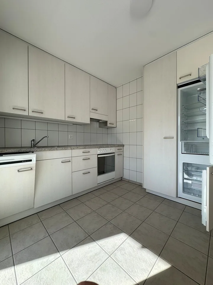Sanierte helle 3.5-Zimmer-Wohnung mit Balkon und Seesicht – Foto 3 von 14