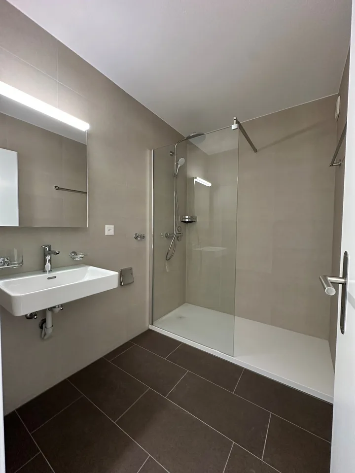 Sanierte helle 3.5-Zimmer-Wohnung mit Balkon und Seesicht – Foto 5 von 14