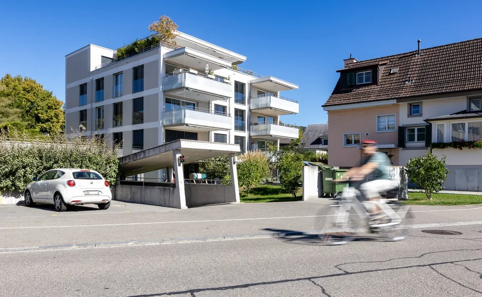 Exklusive 3.5-Zimmer-Attikawohnung mit Seenähe in Uetikon am See – Foto 2 von 11