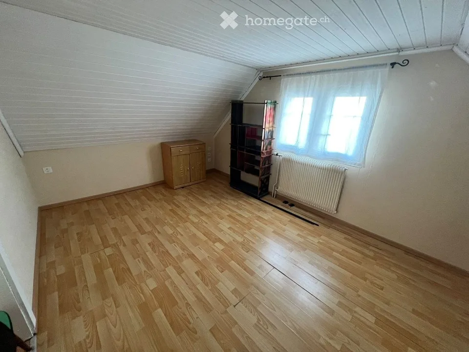 Gemütliche 2 Zi. Wohnung für 700 CHF inklusive Parkplatz – Foto 2 von 5