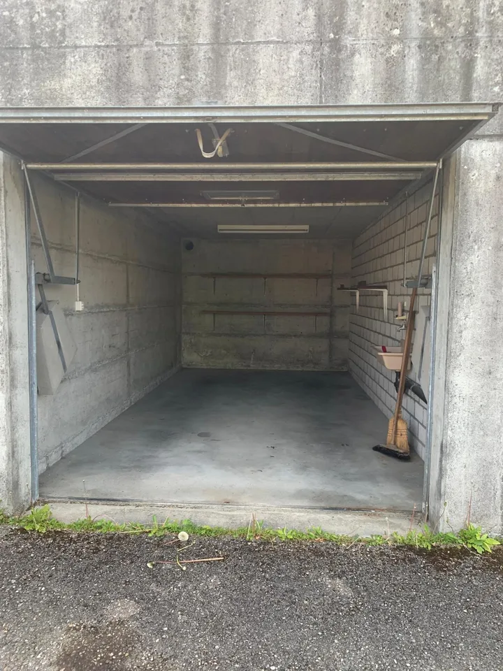 Single garage with additional parking space in Schönenwerd – from 1 December 2026 – photo 2 of 2