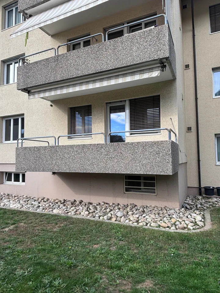 Cozy 2.5-room apartment with balcony in Luterbach – photo 2 of 10