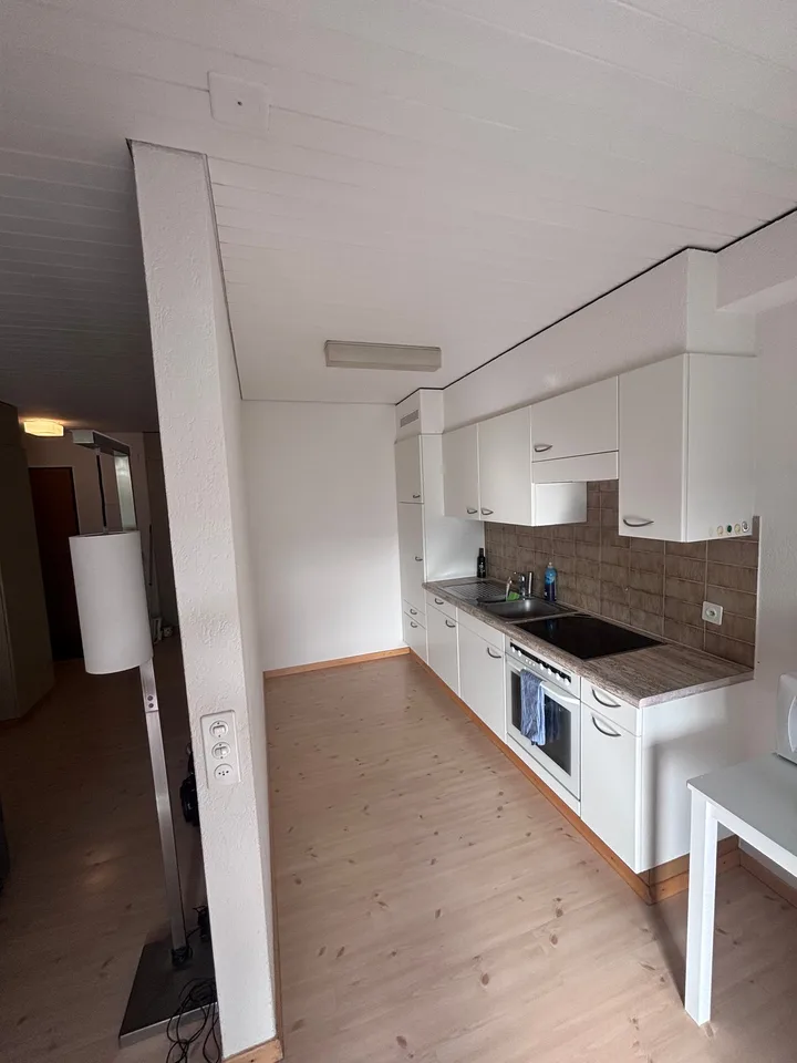 Cozy 2.5-room apartment with balcony in Luterbach – photo 4 of 10