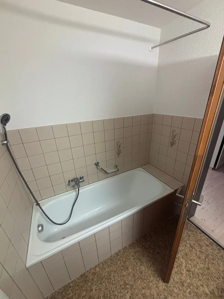 Cozy 2.5-room apartment with balcony in Luterbach – photo 6 of 10
