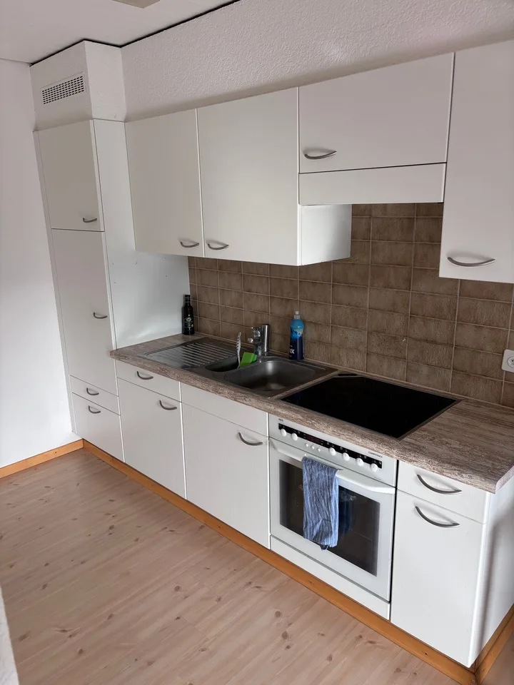 Cozy 2.5-room apartment with balcony in Luterbach – photo 3 of 10