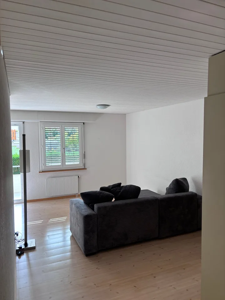Cozy 2.5-room apartment with balcony in Luterbach – photo 7 of 10