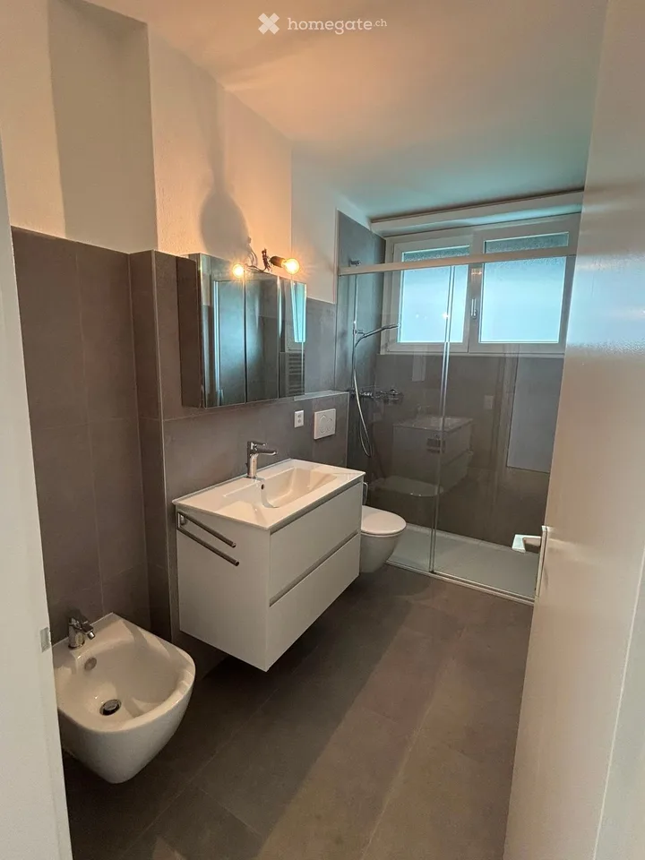 Helles renoviertes 3.5-Zimmer-Apartment in Besso – Foto 4 von 5