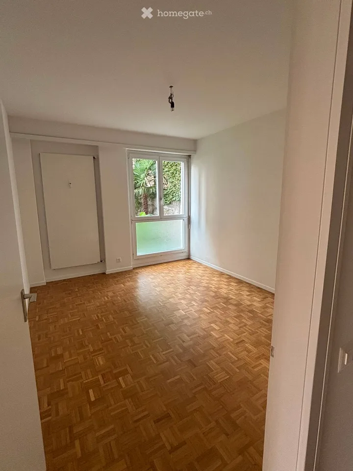 Helles renoviertes 3.5-Zimmer-Apartment in Besso – Foto 3 von 5