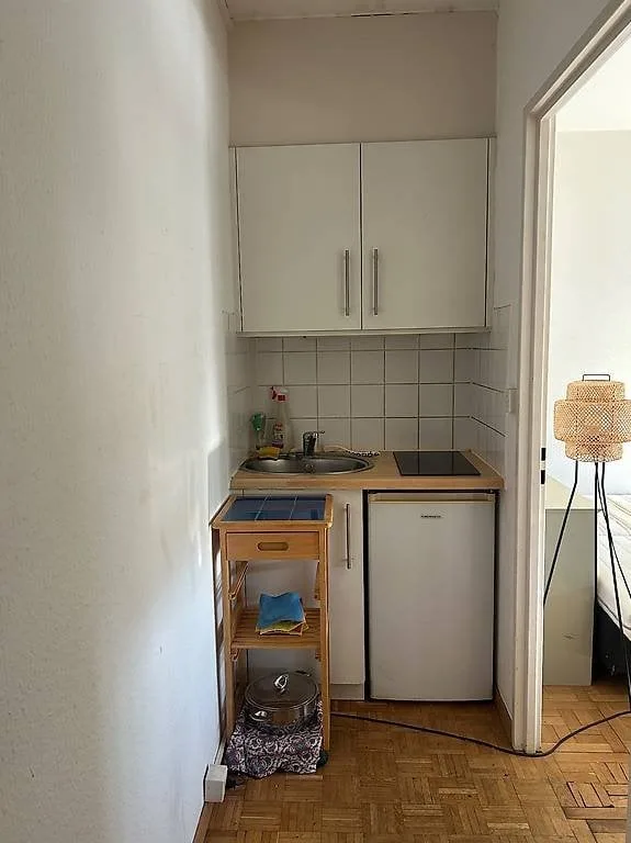 Studio Möbliert Genf HUG Untervermietung 6/9 Monate Bus 1, 5, 7 – Foto 2 von 3