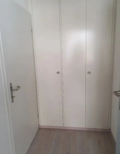 Modernes 1.5-Zimmer-Studio mit Balkon – Foto 5 von 5