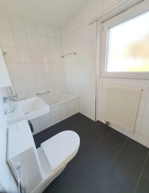 Modernes 1.5-Zimmer-Studio mit Balkon – Foto 4 von 5
