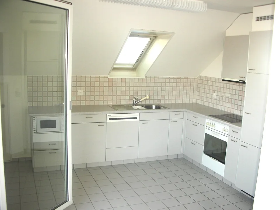 Charmante 2.5-Zimmer-Dachwohnung mit Balkon in Wangen bei Olten – Foto 7 von 9