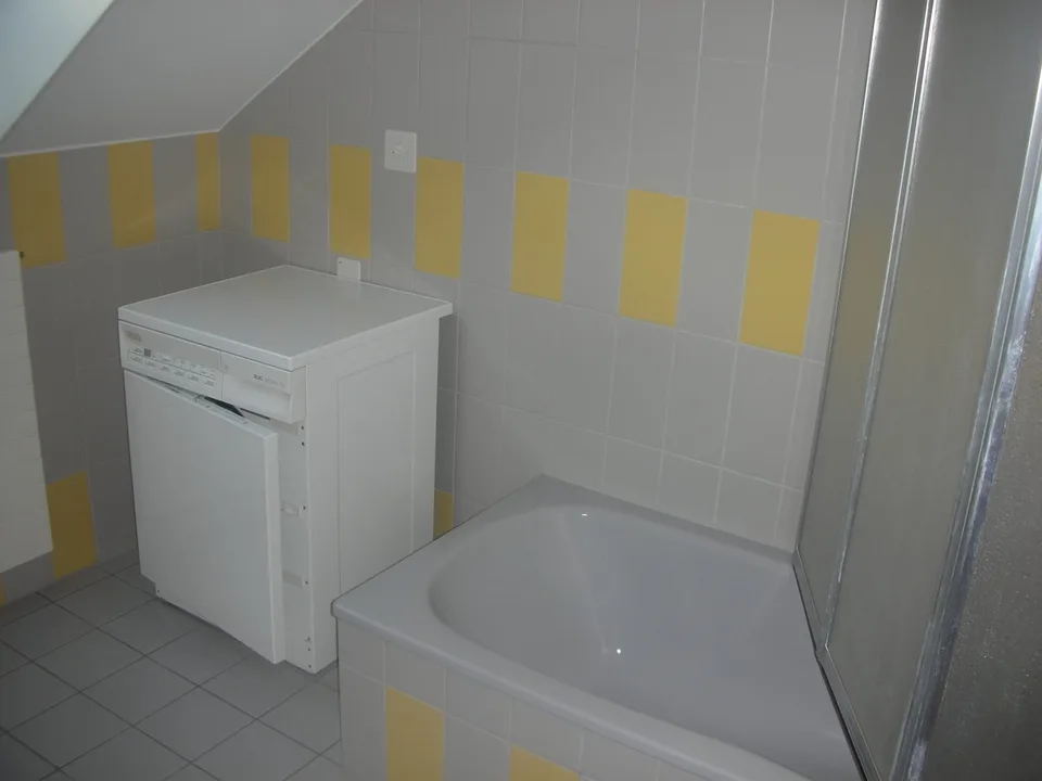 Charmante 2.5-Zimmer-Dachwohnung mit Balkon in Wangen bei Olten – Foto 8 von 9