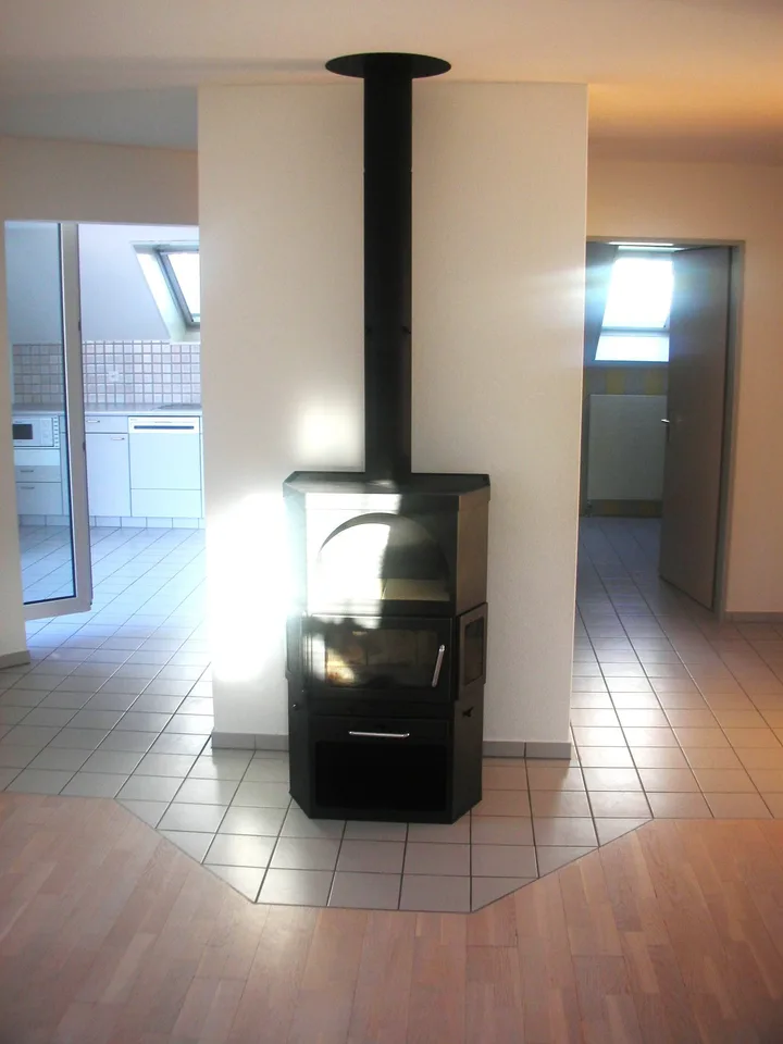 Charmante 2.5-Zimmer-Dachwohnung mit Balkon in Wangen bei Olten – Foto 3 von 9