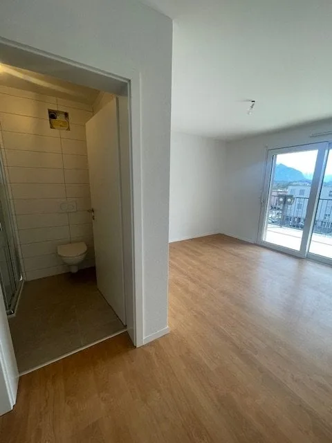 Zu vermieten 3.5-Zimmer-Wohnung mit großem Balkon in Aigle – Foto 4 von 11