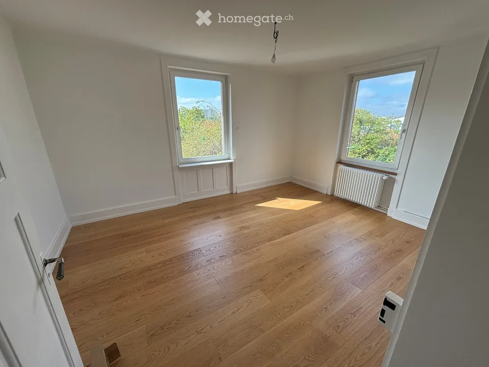 Grosse 4.5-Zimmer-Wohnung mit schönem Garten und Swimming-Pool – Foto 4 von 14