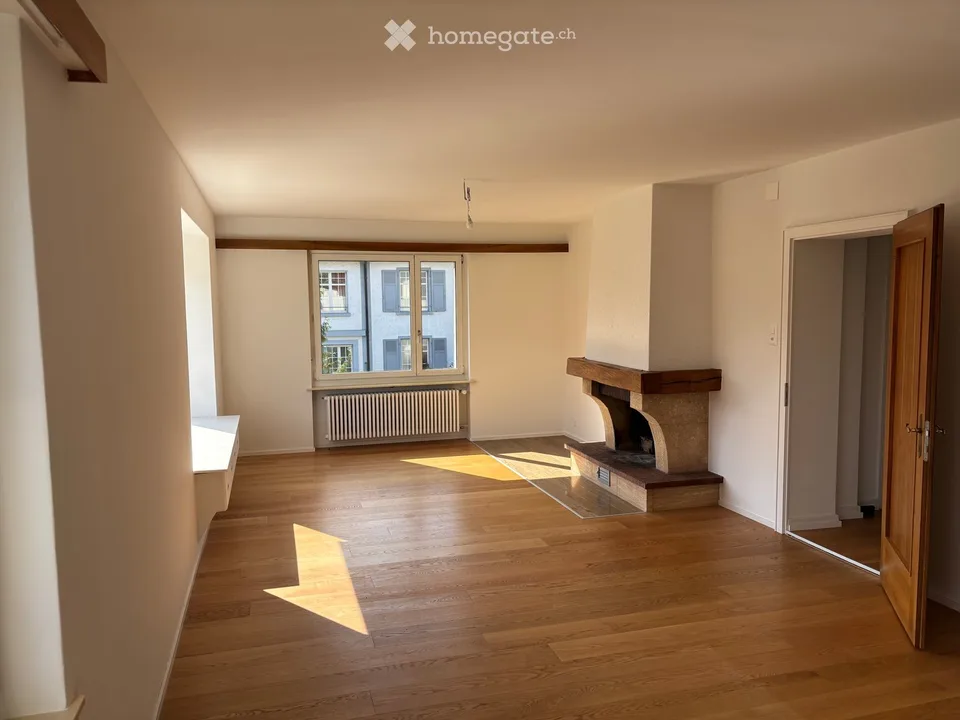 Grosse 4.5-Zimmer-Wohnung mit schönem Garten und Swimming-Pool – Foto 7 von 14