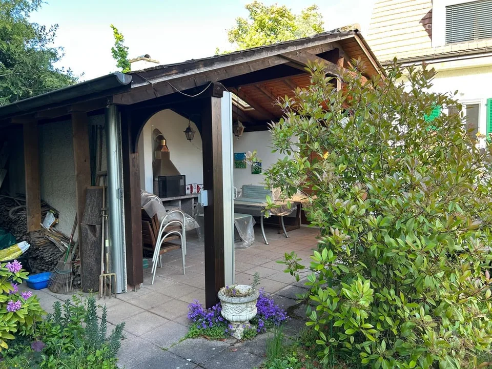 Grosse 4.5-Zimmer-Wohnung mit schönem Garten und Swimming-Pool – Foto 12 von 14
