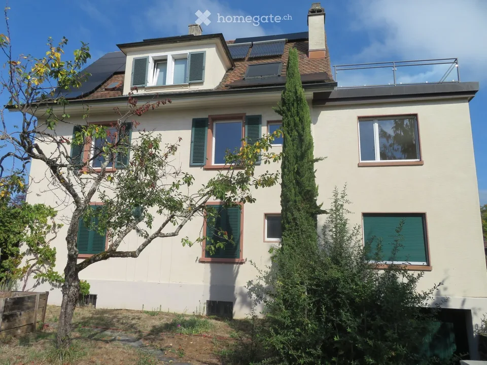 Grosse 4.5-Zimmer-Wohnung mit schönem Garten und Swimming-Pool – Foto 2 von 14