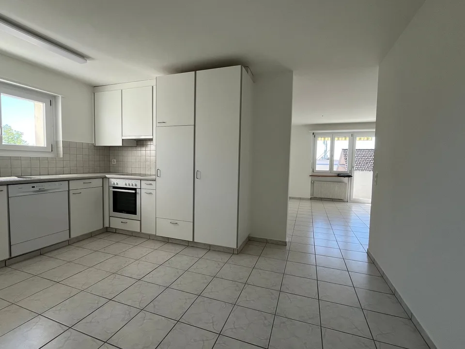 Bright 3.5-room apartment with balcony and winter garden in Langendorf – photo 3 of 11