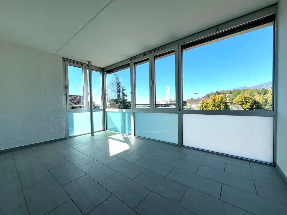 Bright 3.5-room apartment with balcony and winter garden in Langendorf – photo 10 of 11