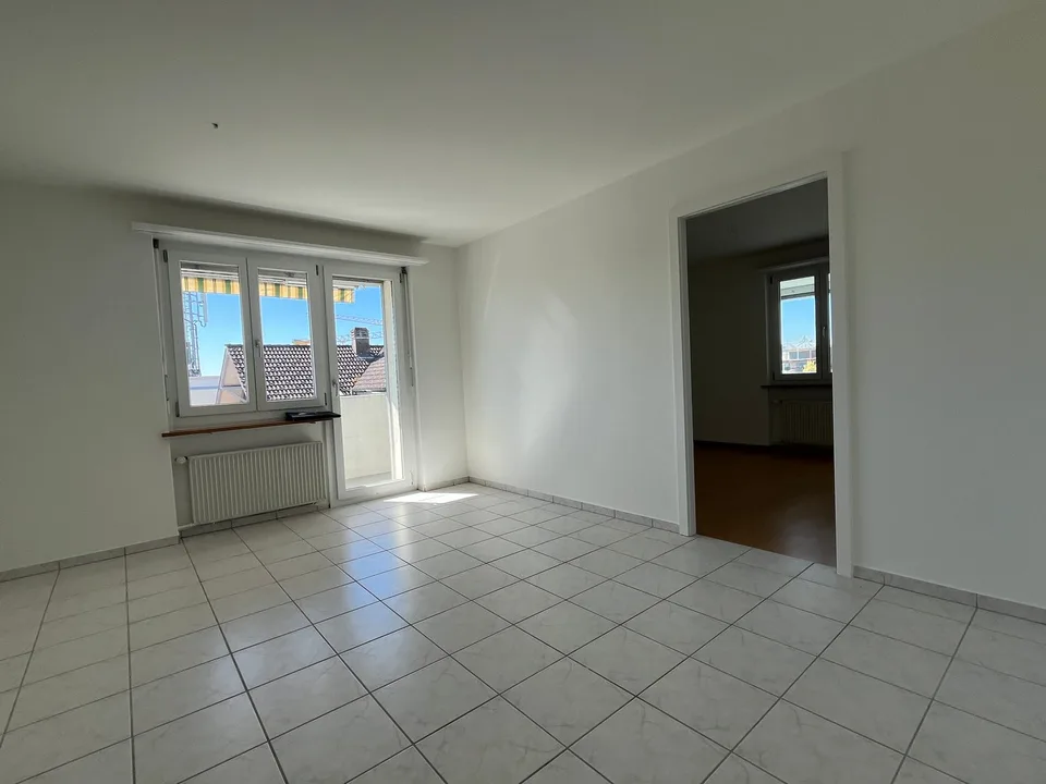 Bright 3.5-room apartment with balcony and winter garden in Langendorf – photo 6 of 11