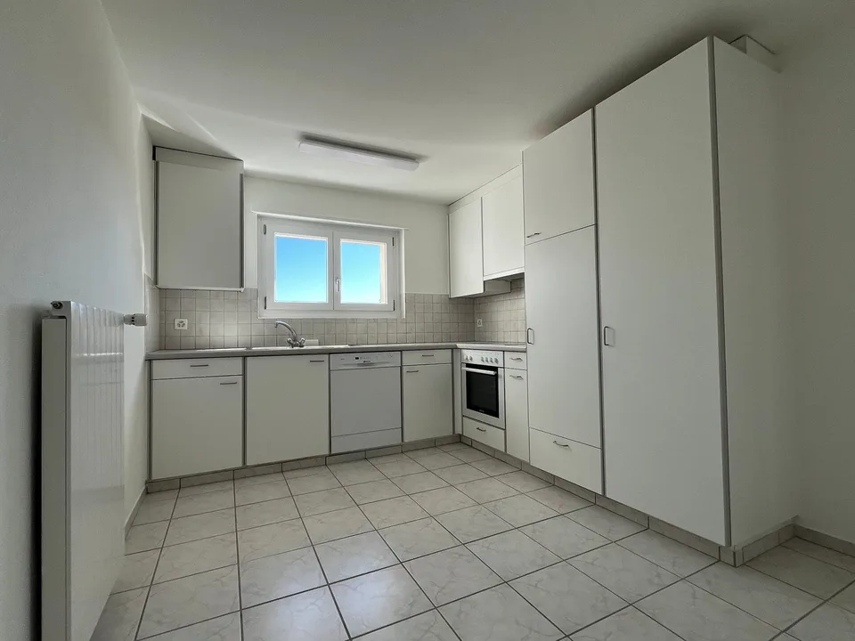 Bright 3.5-room apartment with balcony and winter garden in Langendorf – photo 2 of 11