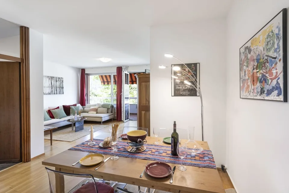 Modernes 3.5-Zimmer-Apartment mit Seeproximität in Bissone (4 Monate Mindestaufenthalt) – Foto 3 von 15