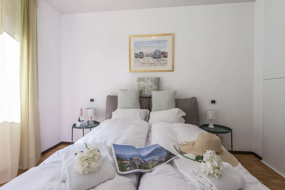 Modernes 3.5-Zimmer-Apartment mit Seeproximität in Bissone (4 Monate Mindestaufenthalt) – Foto 14 von 15
