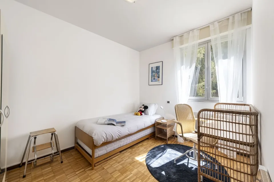 Modernes 3.5-Zimmer-Apartment mit Seeproximität in Bissone (4 Monate Mindestaufenthalt) – Foto 6 von 15