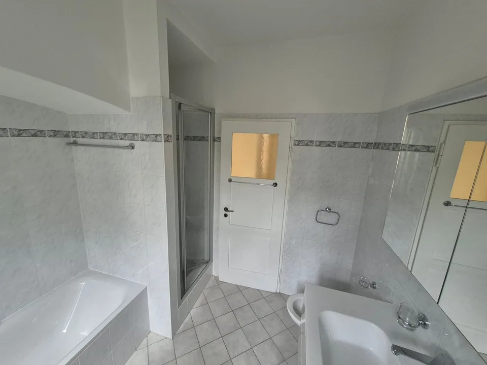 Helles 5-Zimmer-Apartment mit Balkon in Lugano – Foto 3 von 9