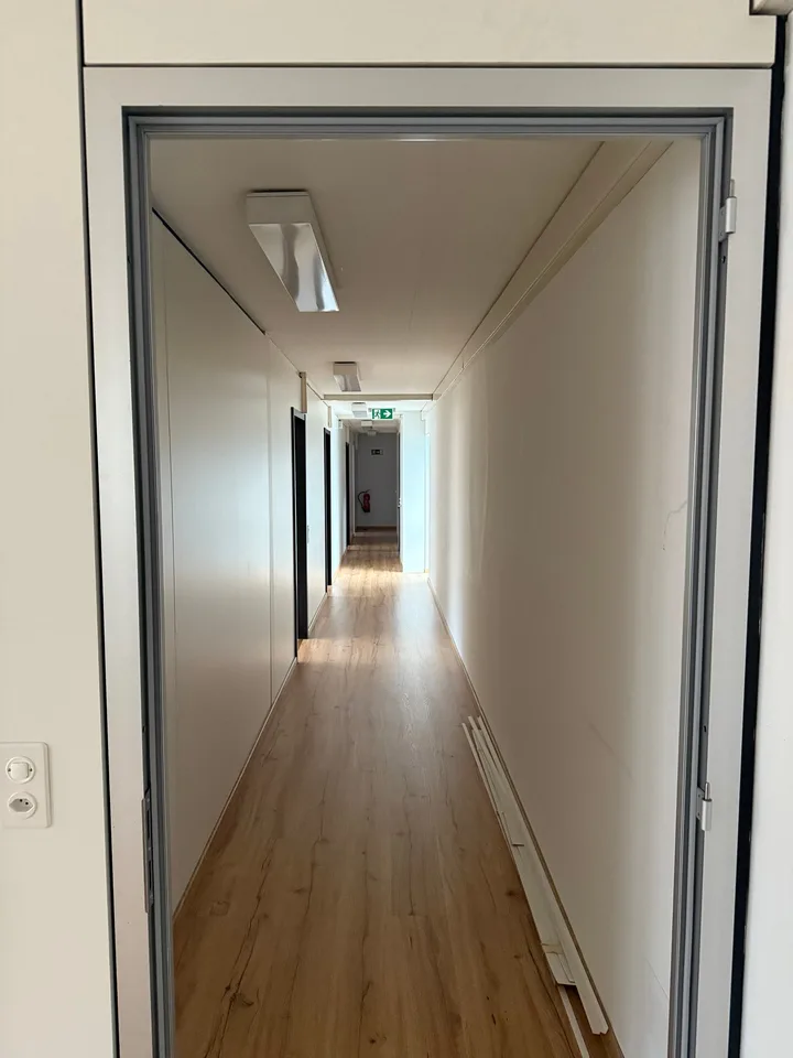 Helles Büro mit 6 Räumen zur Miete in Lamone – Foto 8 von 8