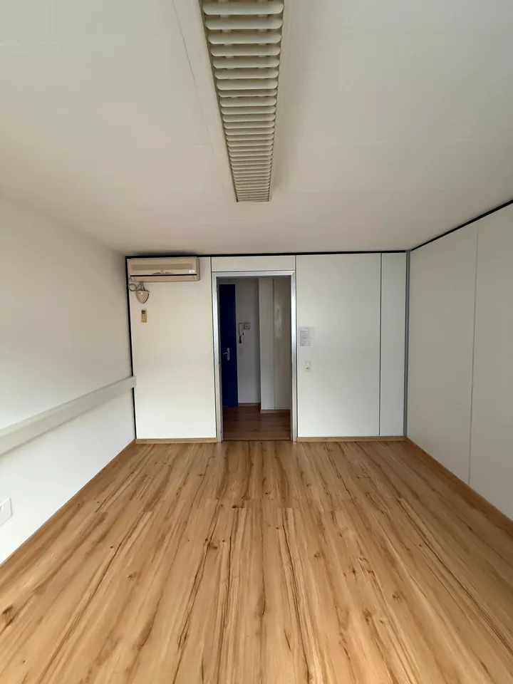 Helles Büro mit 6 Räumen zur Miete in Lamone – Foto 4 von 8