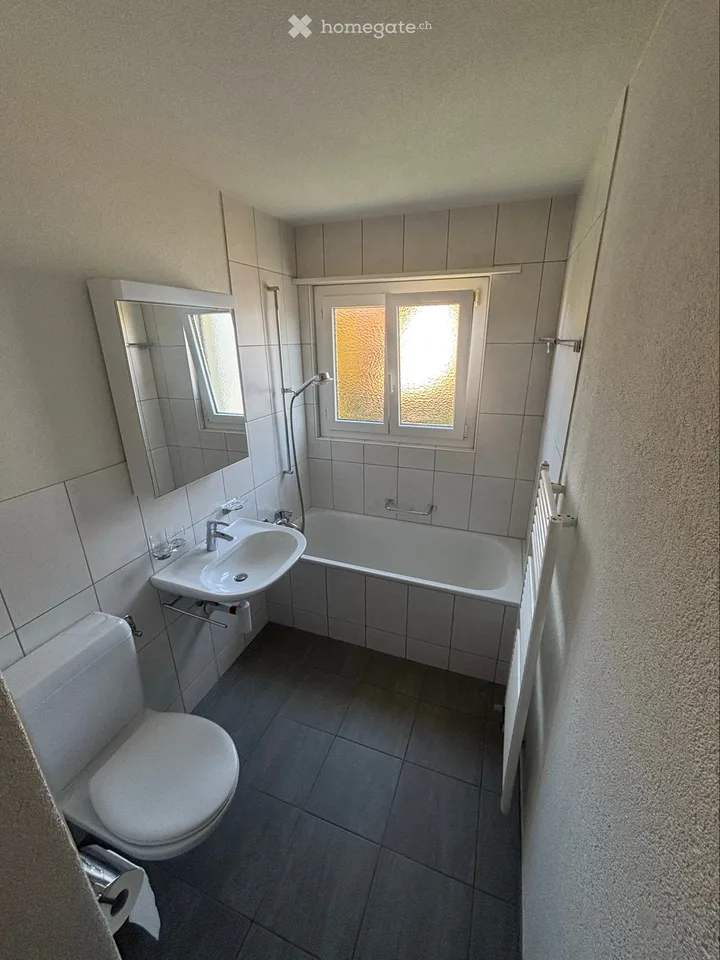 4,5 Zimmer Wohnung frisch Renoviert zu vermieten. – Foto 2 von 4