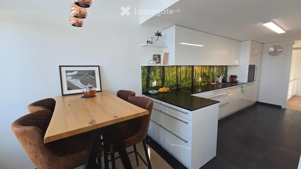 Helles, möbliertes Zimmer mit direktem Zugang zur Terrasse – Foto 3 von 5