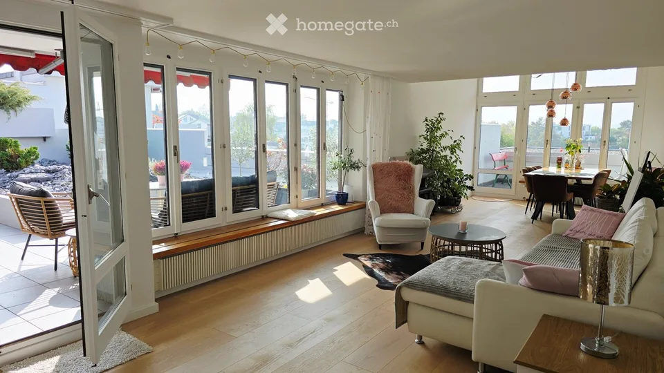 Helles, möbliertes Zimmer mit direktem Zugang zur Terrasse – Foto 5 von 5