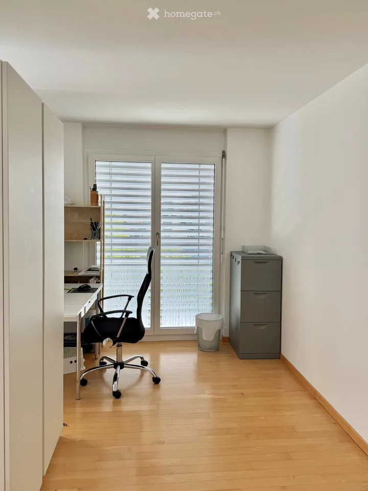 Befristet, möbliert: 4.5 Zimmer mit Cheminée in Forch – Foto 9 von 10