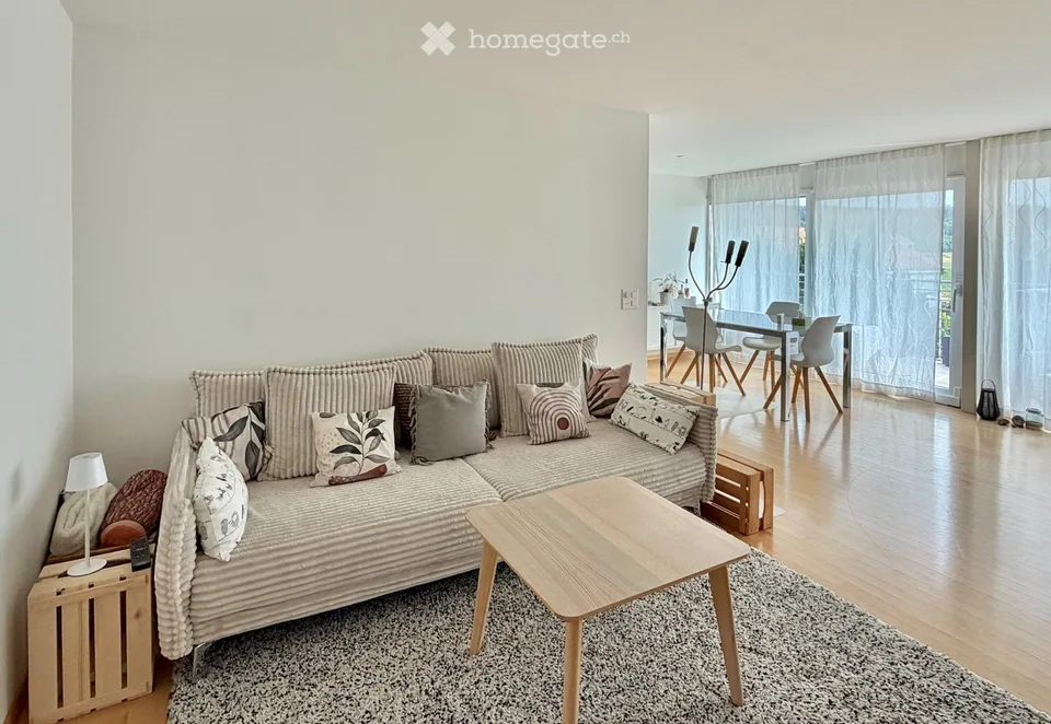 Befristet, möbliert: 4.5 Zimmer mit Cheminée in Forch – Foto 2 von 10