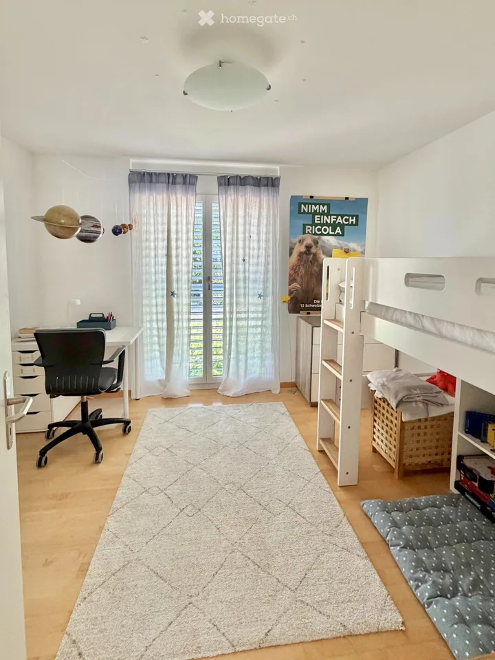 Befristet, möbliert: 4.5 Zimmer mit Cheminée in Forch – Foto 8 von 10