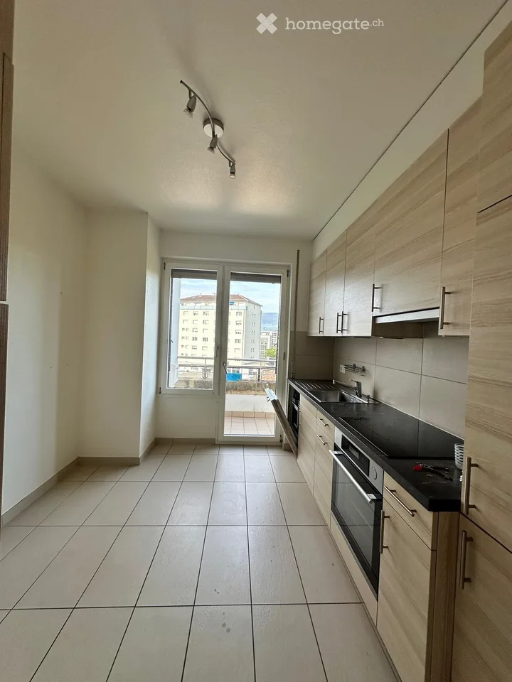 Großes Dachgeschoss-Loft mit 2.5 Zimmern in Yverdon-Zentrum – Foto 2 von 5